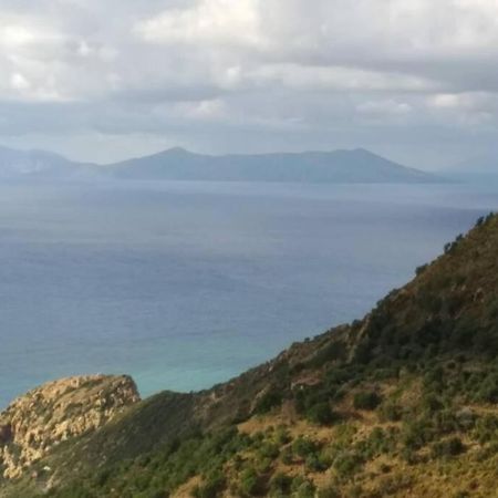 Dimora Tra Cielo E Mare A Gioiosa Marea Exteriör bild