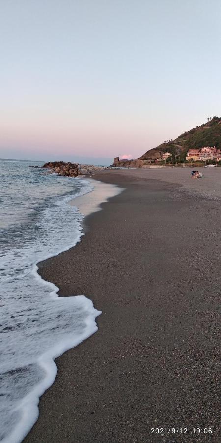 Dimora Tra Cielo E Mare A Gioiosa Marea Exteriör bild