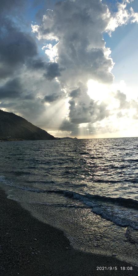 Dimora Tra Cielo E Mare A Gioiosa Marea Exteriör bild